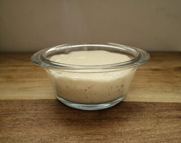 lievito madre ; pasta madre; pasta acida ; lievito naturale; Impara come preparare il lievito madre con la nostra guida passo-passo. Scopri il processo, le farina migliori e i segreti per ottenere un impasto perfetto.